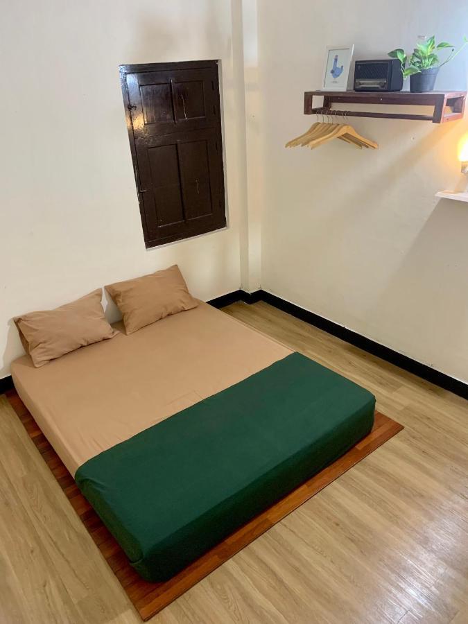 Good Feeling Hostel Banyuwangi  Phòng bức ảnh